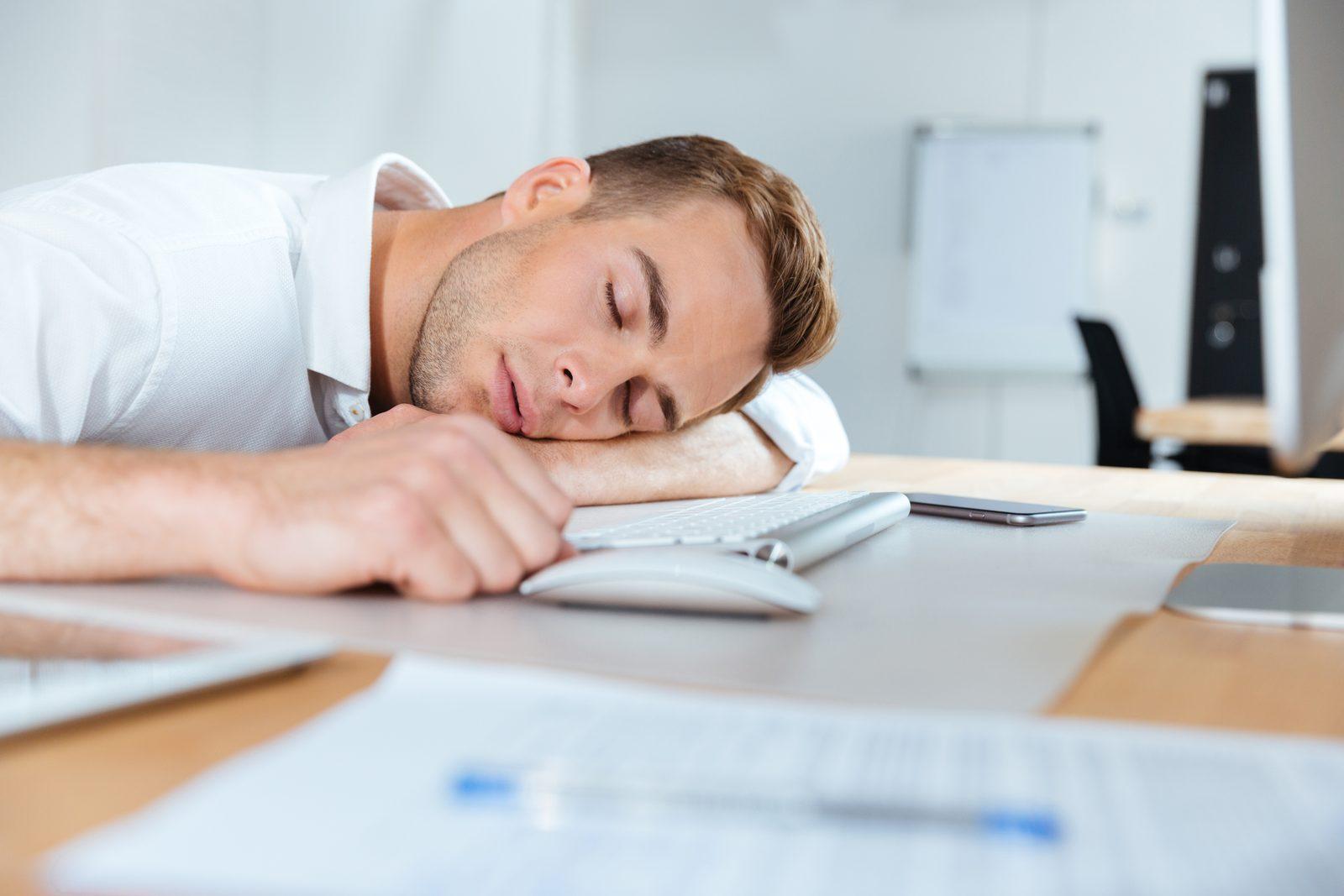 Shift Workers Fight Sleep Disruption with Practical Science-Backed Strategies